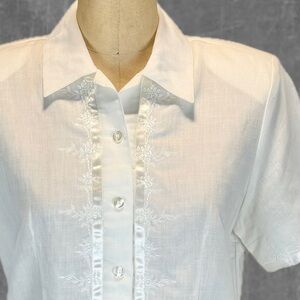 VINTAGE white embroidered floral satin ribbon blouse short sleeve button down